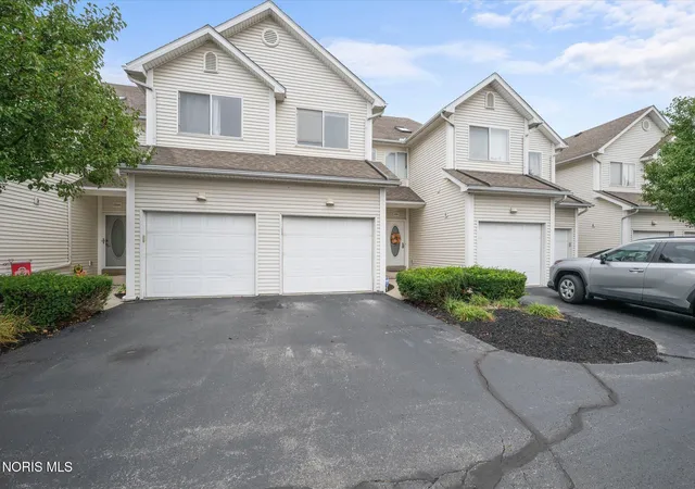 Photo 2 of Condo for sale at 2592 W Village Dr, Toledo, OH 43614 | MLS# 10014820 | Listing updated on 2026-10-27