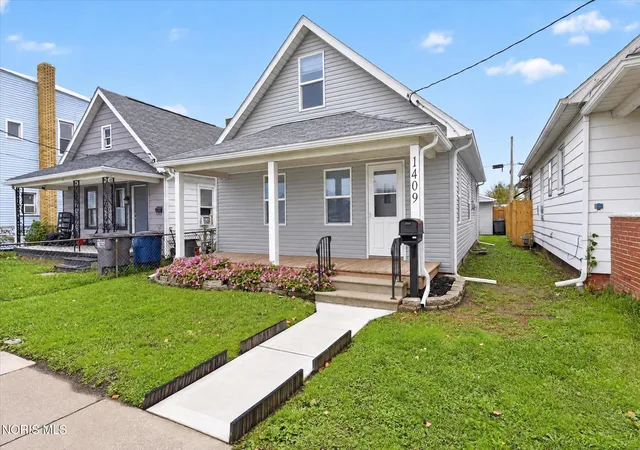 Photo 3 of Sale Pending at 1409 Mott Ave, Toledo, OH 43605 | MLS# 10014845 | Listing updated on 2026-10-20