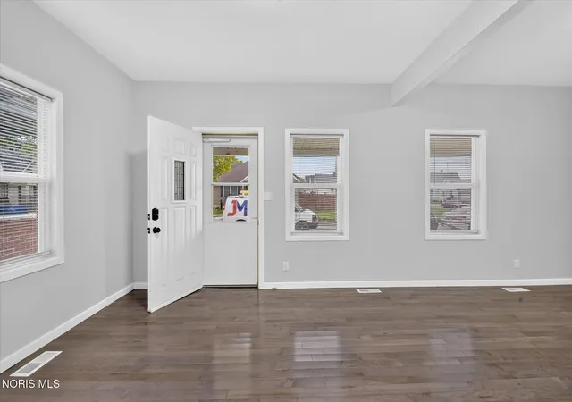 Photo 4 of Sale Pending at 1409 Mott Ave, Toledo, OH 43605 | MLS# 10014845 | Listing updated on 2026-10-20