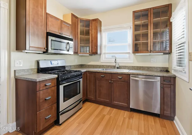 Photo 3 of Single family home for sale at 3402 Beverly Dr, Toledo, OH 43614 | MLS# 10014768 | Listing updated on 2026-10-22