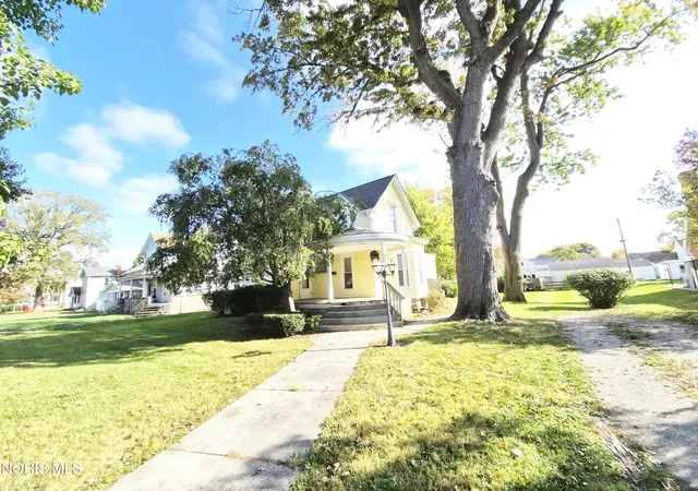 Photo 1 of Single family home for sale at 514 N Main St, Fostoria, OH 44830 | MLS# 10014772 | Listing updated on 2026-10-15