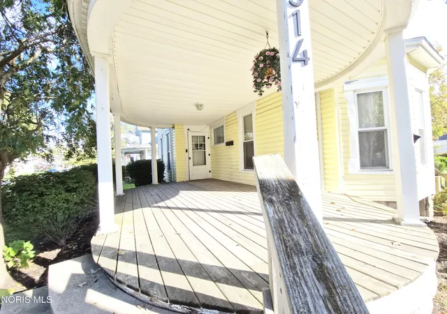 Photo 3 of Single family home for sale at 514 N Main St, Fostoria, OH 44830 | MLS# 10014772 | Listing updated on 2026-10-15