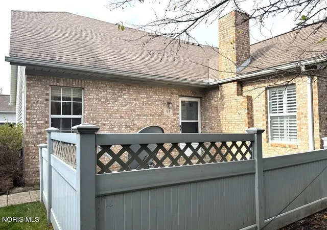Photo 1 of Sale Pending at 93 Stonegate Cir, Bowling Green, OH 43402 | MLS# 10014770 | Listing updated on 2026-10-29