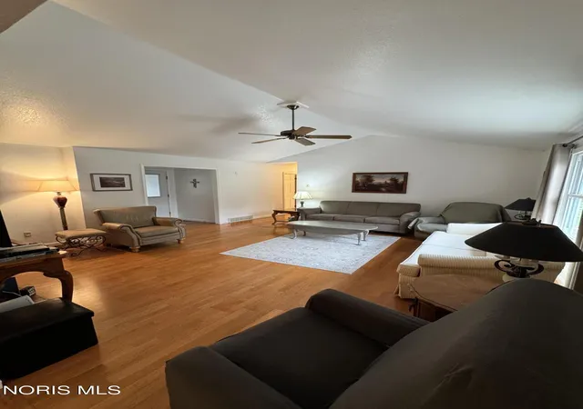 Photo 3 of Single family home for sale at 1860 Bobolink Ln, Toledo, OH 43615 | MLS# 10014775 | Listing updated on 2026-10-26