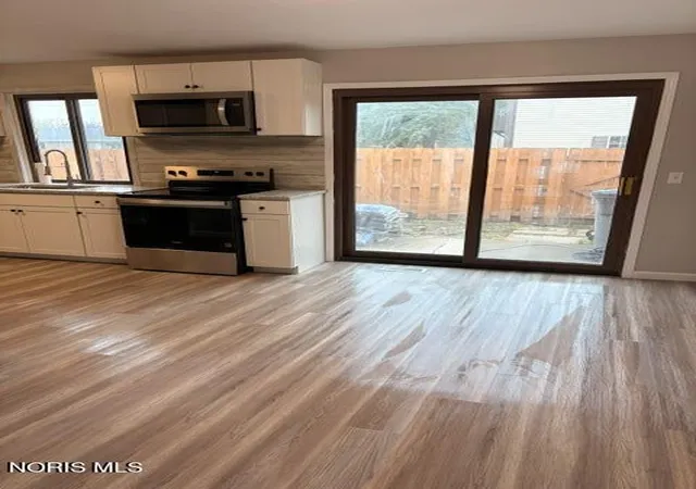 Photo 2 of Condo for sale at 8 Meadowbrook Dr, Perrysburg, OH 43551 | MLS# 10014913 | Listing updated on 2026-10-26