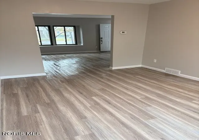 Photo 4 of Condo for sale at 8 Meadowbrook Dr, Perrysburg, OH 43551 | MLS# 10014913 | Listing updated on 2026-10-26
