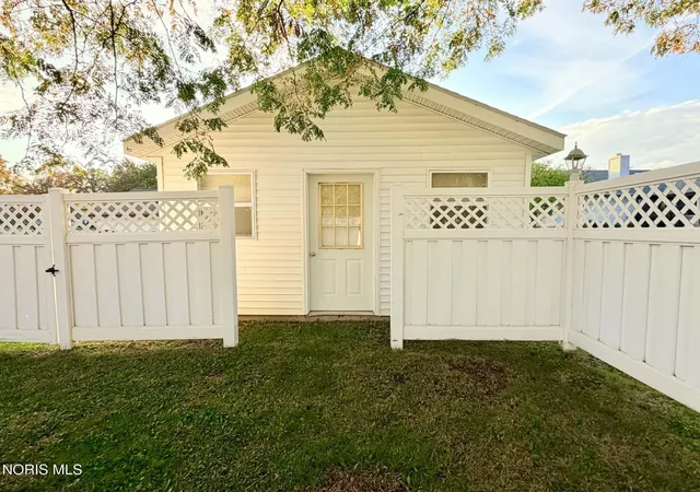 Photo 2 of Single family home for sale at 401 Norlick Dr, Bryan, OH 43506 | MLS# 10014778 | Listing updated on 2026-10-15