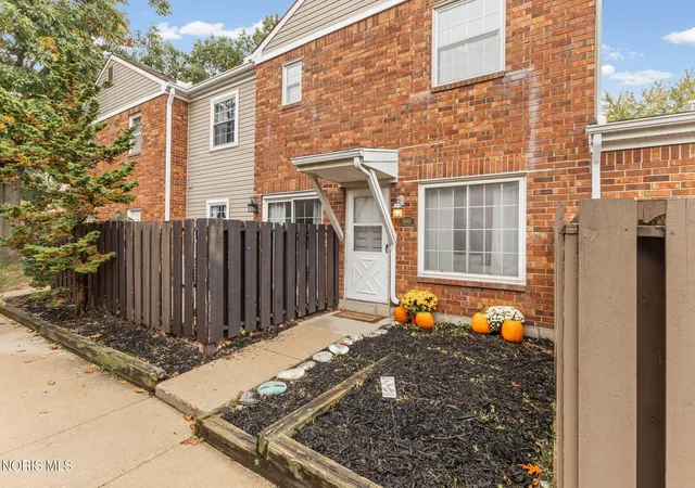 Photo 1 of Condo for sale at 5665 Aspen Dr # 27, Toledo, OH 43615 | MLS# 10014822 | Listing updated on 2026-10-23