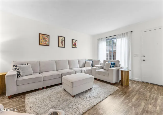 Photo 3 of Condo for sale at 5665 Aspen Dr # 27, Toledo, OH 43615 | MLS# 10014822 | Listing updated on 2026-10-23