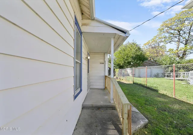Photo 3 of Single family home for sale at 1324 Felt St, Toledo, OH 43605 | MLS# 10014891 | Listing updated on 2026-10-28