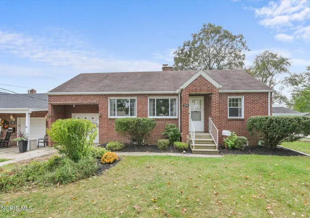 Photo 3 of Single family home for sale at 2419 Bucklew Dr, Toledo, OH 43613 | MLS# 10014841 | Listing updated on 2026-10-22