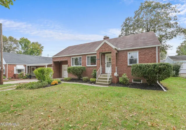 Photo 3 of Single family home for sale at 2419 Bucklew Dr, Toledo, OH 43613 | MLS# 10014841 | Listing updated on 2026-10-22