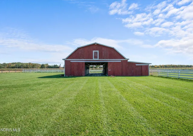 Photo 2 of Single family home for sale at 24910 Pemberville Rd, Perrysburg, OH 43551 | MLS# 10014796 | Listing updated on 2026-10-26