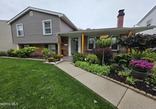 Photo 3 of Single family home for sale at 5222 Brophy Dr, Toledo, OH 43611 | MLS# 10014792 | Listing updated on 2026-10-19