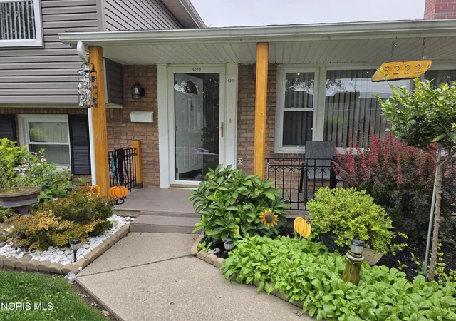 Photo 4 of Single family home for sale at 5222 Brophy Dr, Toledo, OH 43611 | MLS# 10014792 | Listing updated on 2026-10-19