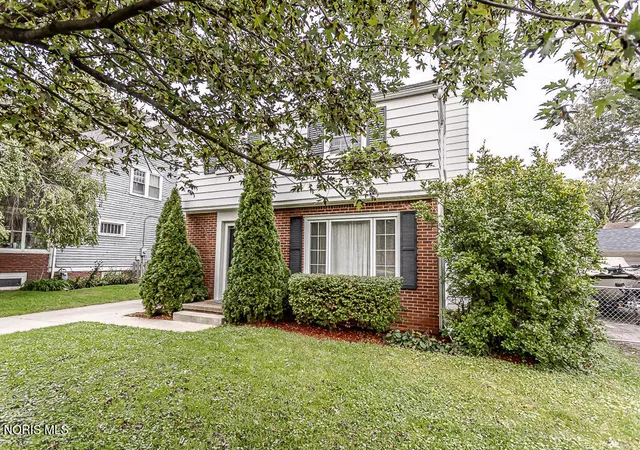 Photo 3 of Sale Pending at 1627 Yosemite Dr, Toledo, OH 43614 | MLS# 10014794 | Listing updated on 2026-10-20