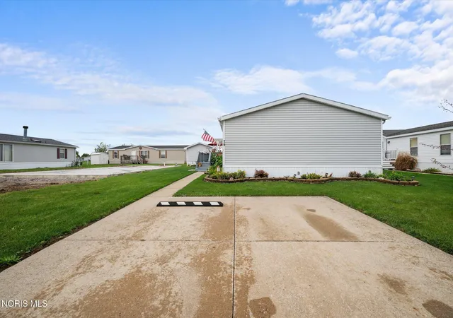Photo 2 of Manufactured home for sale at 27484 Oregon Rd #79, Perrysburg, OH 43551 | MLS# 10014799 | Listing updated on 2026-10-19