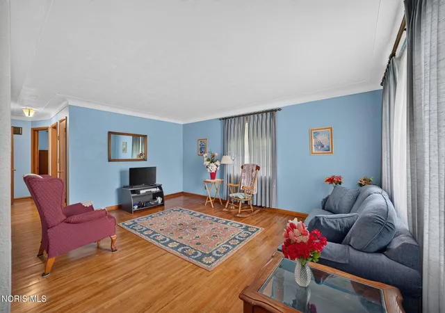 Photo 3 of Single family home for sale at 841 Linda Dr, Toledo, OH 43612 | MLS# 10014840 | Listing updated on 2026-10-23