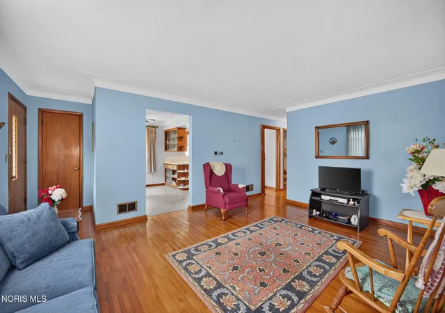 Photo 3 of Single family home for sale at 841 Linda Dr, Toledo, OH 43612 | MLS# 10014840 | Listing updated on 2026-10-28