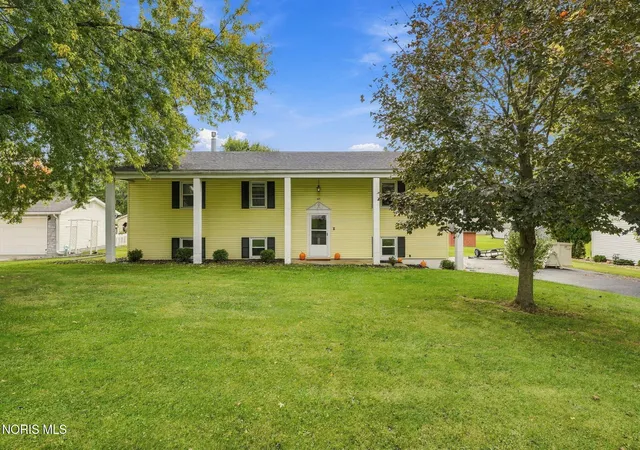 Photo 1 of Single family home for sale at 415 Center Dr, Upper Sandusky, OH 43351 | MLS# 10014852 | Listing updated on 2026-10-29