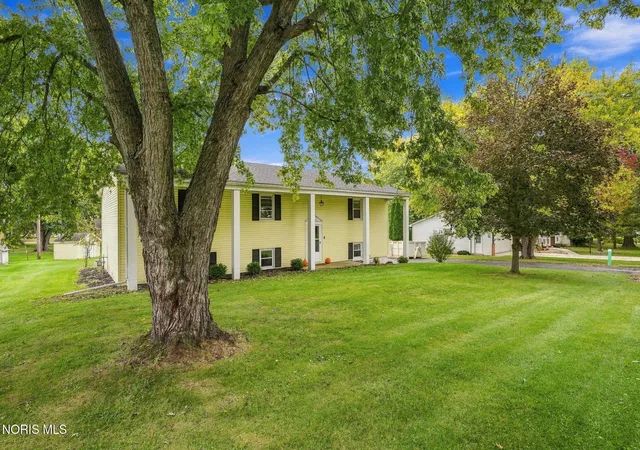 Photo 2 of Single family home for sale at 415 Center Dr, Upper Sandusky, OH 43351 | MLS# 10014852 | Listing updated on 2026-10-29