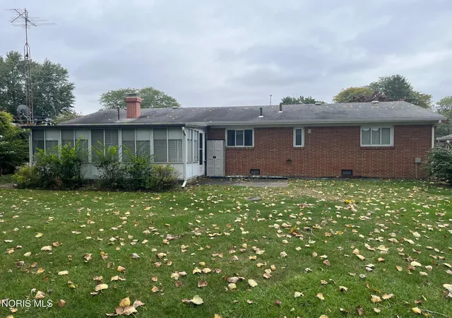 Photo 2 of Single family home for sale at 4142 Garden Ests Dr, Toledo, OH 43623 | MLS# 10014900 | Listing updated on 2026-10-28