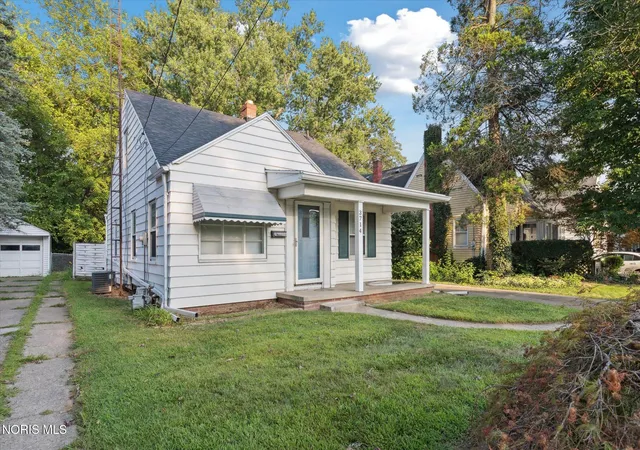 Photo 2 of Single family home for sale at 3714 Wallwerth Dr, Toledo, OH 43612 | MLS# 10014814 | Listing updated on 2026-10-27
