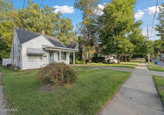 Photo 3 of Single family home for sale at 3714 Wallwerth Dr, Toledo, OH 43612 | MLS# 10014814 | Listing updated on 2026-10-27