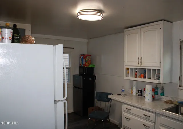 Photo 2 of Single family home for sale at 1050 Harding Dr, Toledo, OH 43609 | MLS# 10014809 | Listing updated on 2026-10-27