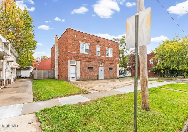 Photo 3 of Sale Pending at 502 E Hudson St, Toledo, OH 43608 | MLS# 10014816 | Listing updated on 2026-10-24