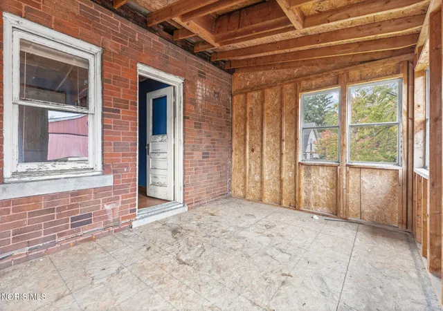 Photo 3 of Sale Pending at 502 E Hudson St, Toledo, OH 43608 | MLS# 10014816 | Listing updated on 2026-10-24