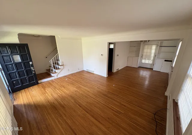 Photo 3 of Single family home for sale at 2821 Latonia Blvd, Toledo, OH 43606 | MLS# 10014828 | Listing updated on 2026-10-22