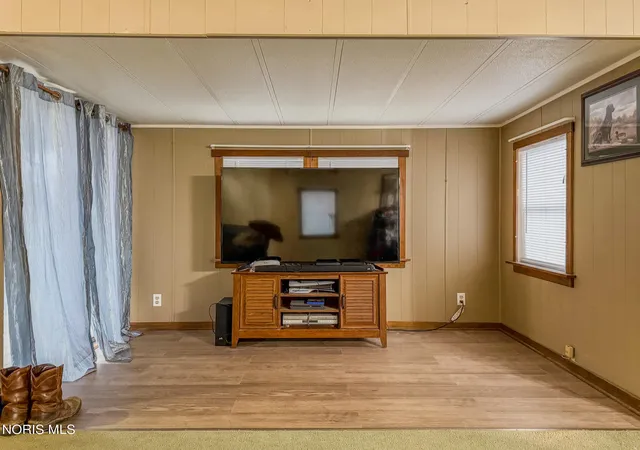 Photo 4 of Manufactured home for sale at 535 W Gypsy Ln Rd #257, Bowling Green, OH 43402 | MLS# 10015012 | Listing updated on 2026-10-21