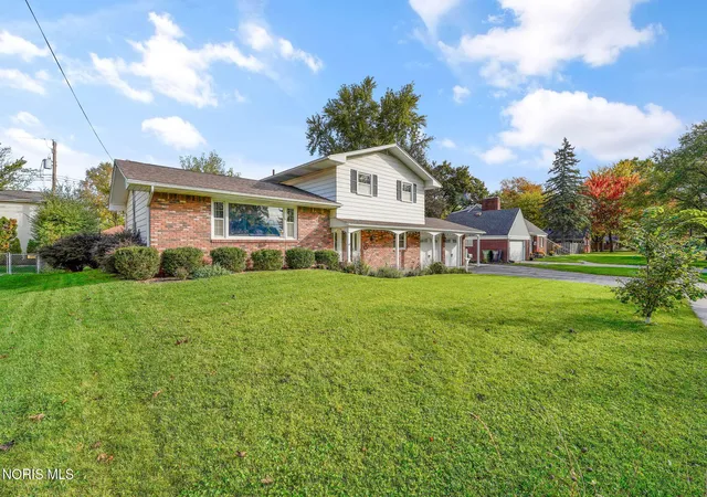 Photo 1 of Single family home for sale at 909 W Wayne St, Maumee, OH 43537 | MLS# 10014833 | Listing updated on 2026-10-27
