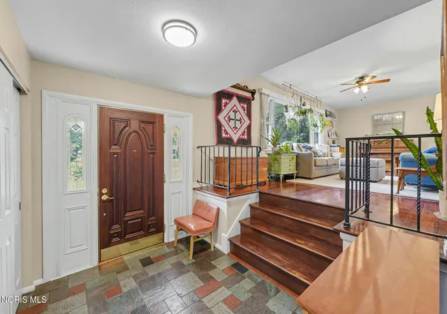 Photo 3 of Single family home for sale at 909 W Wayne St, Maumee, OH 43537 | MLS# 10014833 | Listing updated on 2026-10-27