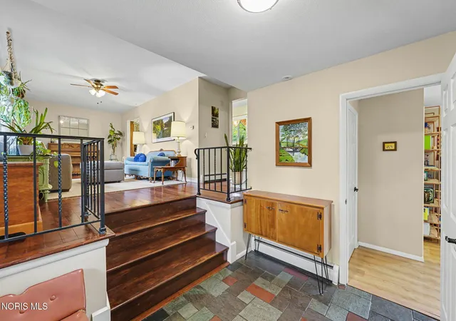 Photo 4 of Single family home for sale at 909 W Wayne St, Maumee, OH 43537 | MLS# 10014833 | Listing updated on 2026-10-27