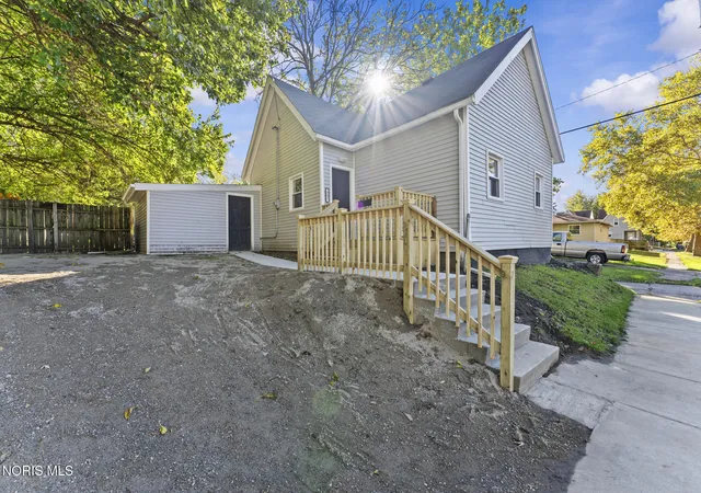 Photo 2 of Single family home for sale at 337 Daniels Ave, Toledo, OH 43609 | MLS# 10014915 | Listing updated on 2026-10-19