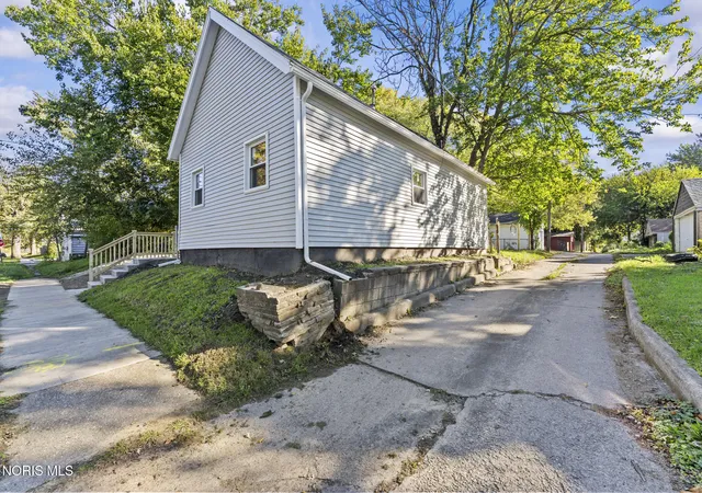 Photo 3 of Single family home for sale at 337 Daniels Ave, Toledo, OH 43609 | MLS# 10014915 | Listing updated on 2026-10-19