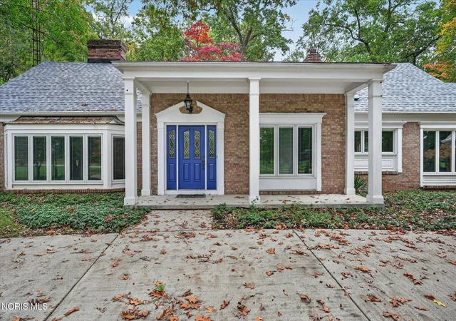Photo 2 of Single family home for sale at 6164 Valley Park Dr, Toledo, OH 43623 | MLS# 10014871 | Listing updated on 2026-10-26