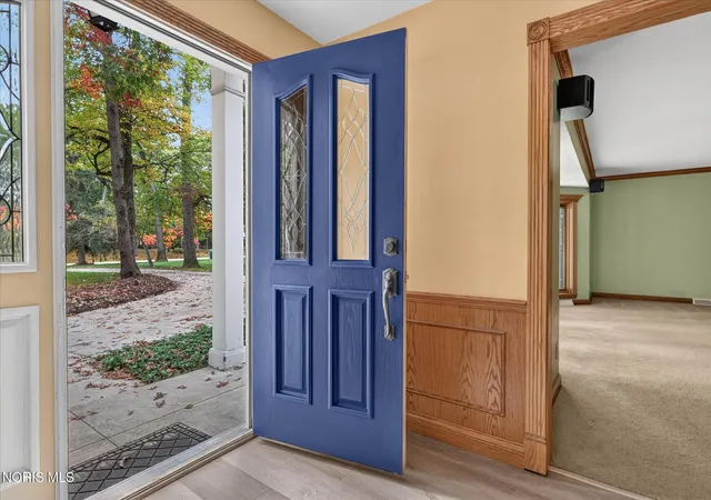 Photo 3 of Single family home for sale at 6164 Valley Park Dr, Toledo, OH 43623 | MLS# 10014871 | Listing updated on 2026-10-26
