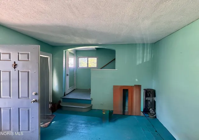 Photo 3 of Single family home for sale at 511 Shasta Dr, Toledo, OH 43609 | MLS# 10014865 | Listing updated on 2026-10-23