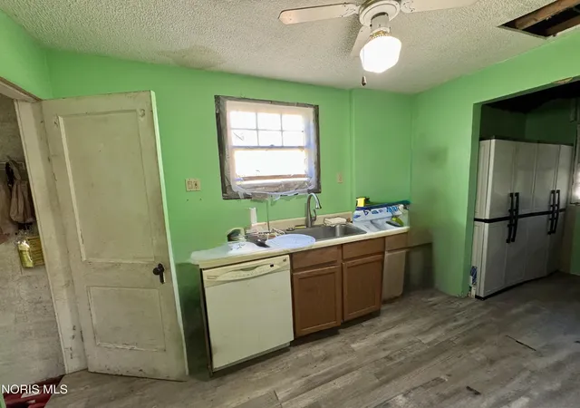Photo 3 of Single family home for sale at 511 Shasta Dr, Toledo, OH 43609 | MLS# 10014865 | Listing updated on 2026-10-23