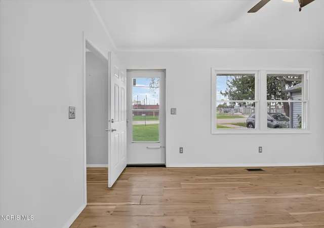 Photo 4 of Single family home for sale at 2239 Pickle Rd, Oregon, OH 43616 | MLS# 10014866 | Listing updated on 2026-10-26