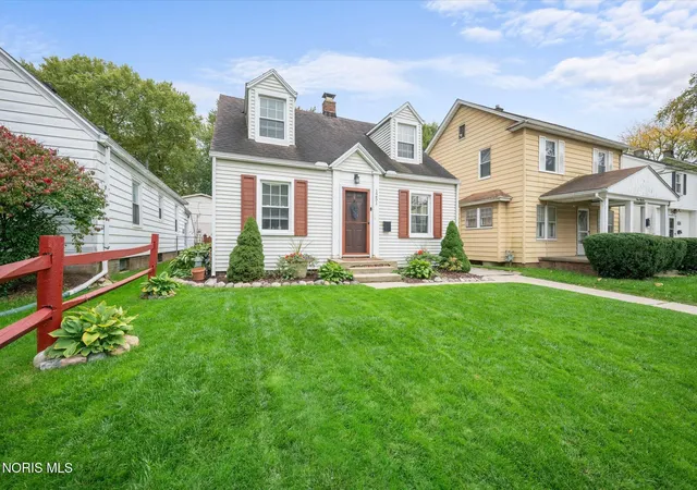 Photo 2 of Single family home for sale at 1251 Craigwood Rd, Toledo, OH 43612 | MLS# 10014868 | Listing updated on 2026-10-27