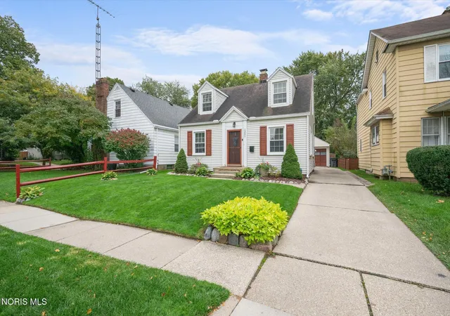 Photo 3 of Single family home for sale at 1251 Craigwood Rd, Toledo, OH 43612 | MLS# 10014868 | Listing updated on 2026-10-27