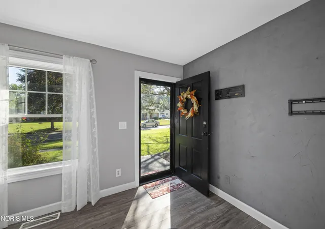 Photo 1 of Single family home for sale at 4907 Brinthaven Rd, Sylvania, OH 43560 | MLS# 10014874 | Listing updated on 2026-10-17