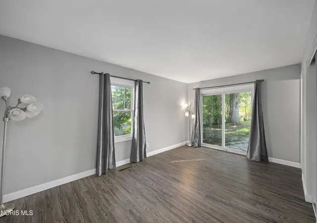 Photo 2 of Single family home for sale at 4907 Brinthaven Rd, Sylvania, OH 43560 | MLS# 10014874 | Listing updated on 2026-10-17