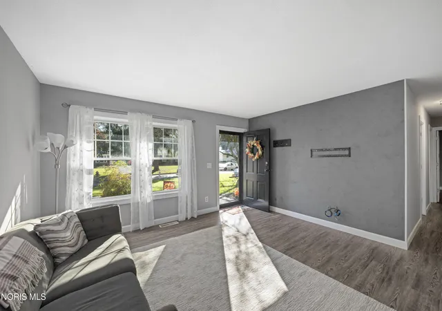 Photo 3 of Single family home for sale at 4907 Brinthaven Rd, Sylvania, OH 43560 | MLS# 10014874 | Listing updated on 2026-10-17