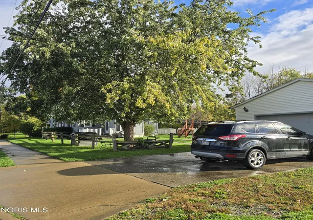 Photo 2 of Single family home for sale at 804 Wayne Ave, Defiance, OH 43512 | MLS# 10014877 | Listing updated on 2026-10-19