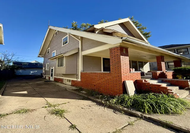 Photo 3 of Sale Pending at 1414 Goodale Ave, Toledo, OH 43606 | MLS# 10014876 | Listing updated on 2026-10-23